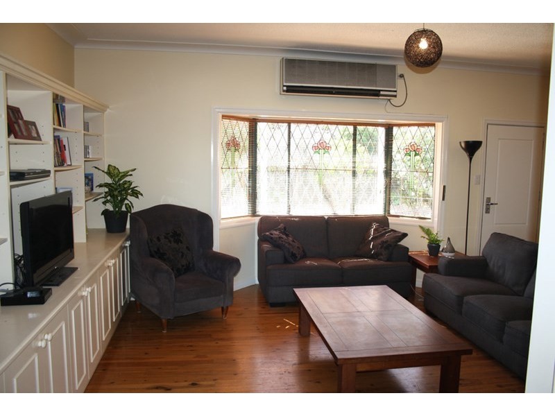 54b North Street, Mount Lofty QLD 4350