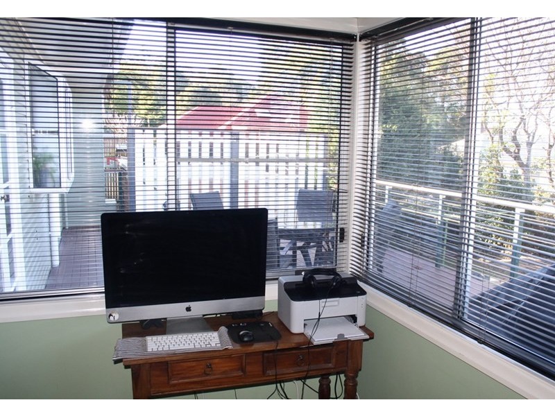 54b North Street, Mount Lofty QLD 4350