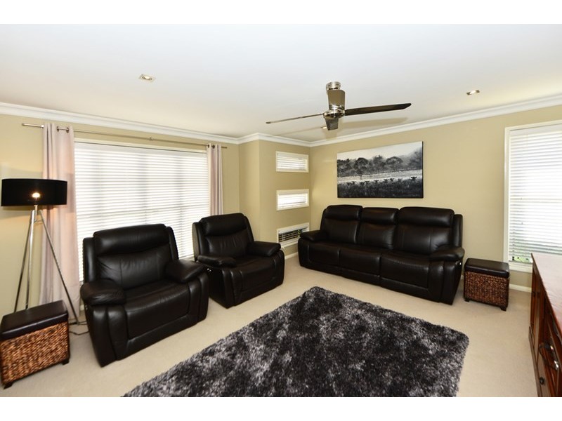 20 Fallon Drive, Middle Ridge QLD 4350