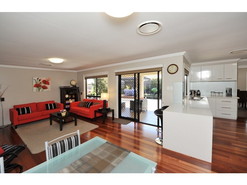 5 Weis Crescent, Middle Ridge QLD 4350