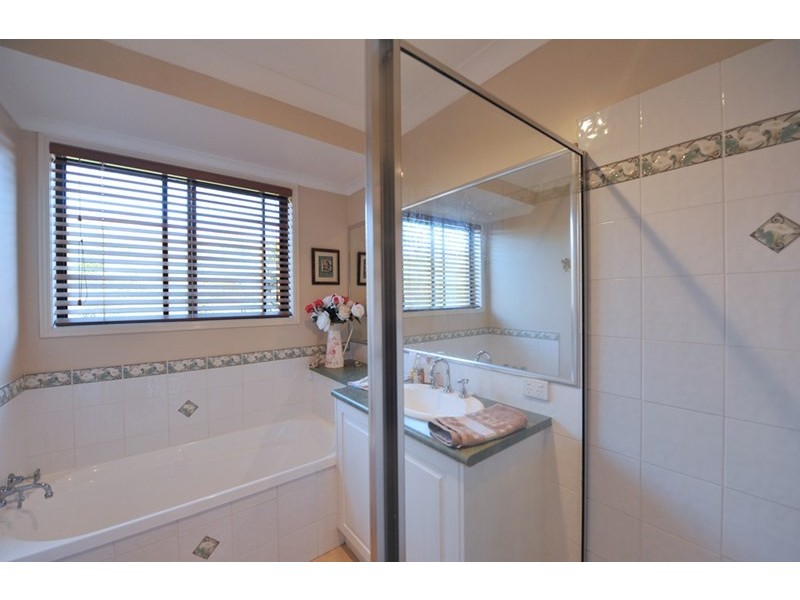 5 Weis Crescent, Middle Ridge QLD 4350