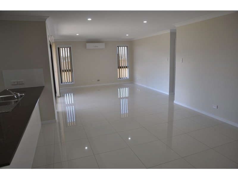 27 Cashmore Street, Wyreema QLD 4352