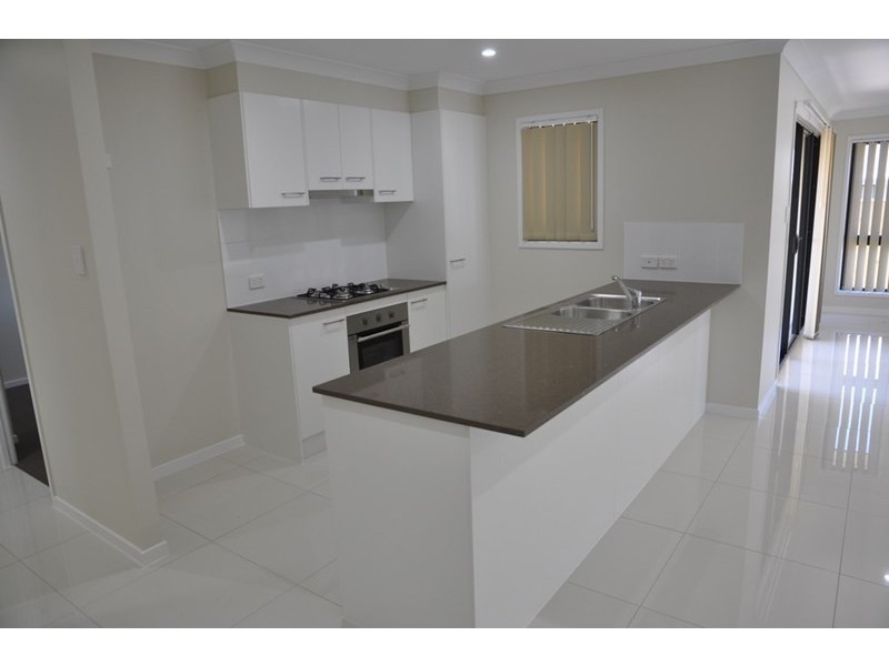 27 Cashmore Street, Wyreema QLD 4352