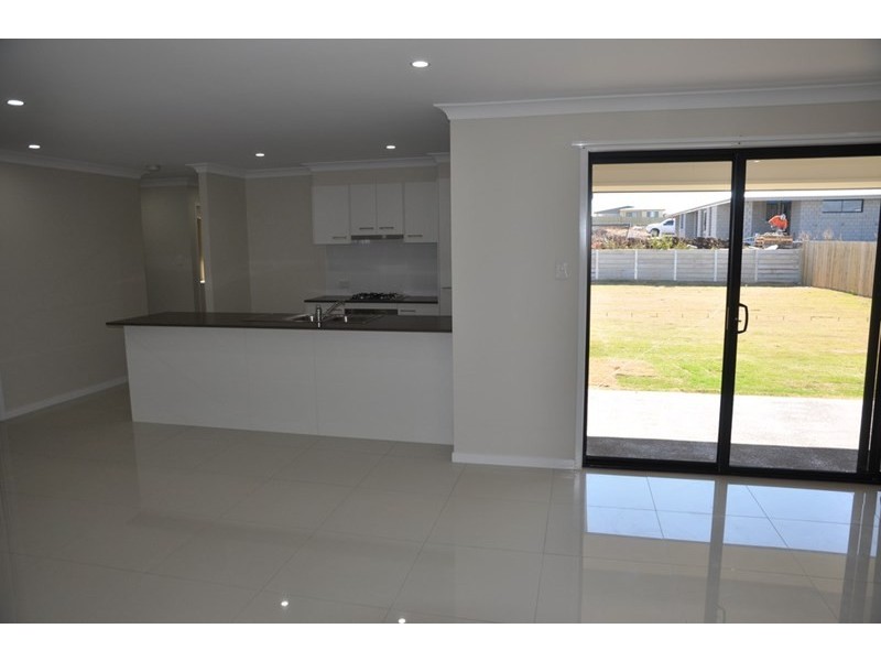 27 Cashmore Street, Wyreema QLD 4352