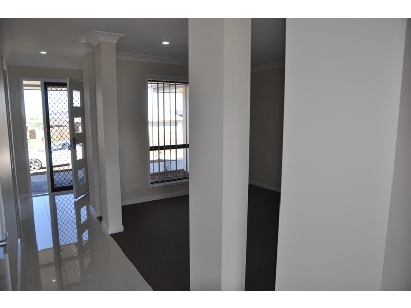 27 Cashmore Street, Wyreema QLD 4352