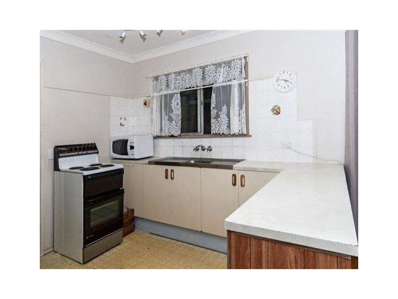 16 Leahy Street, Rockville QLD 4350