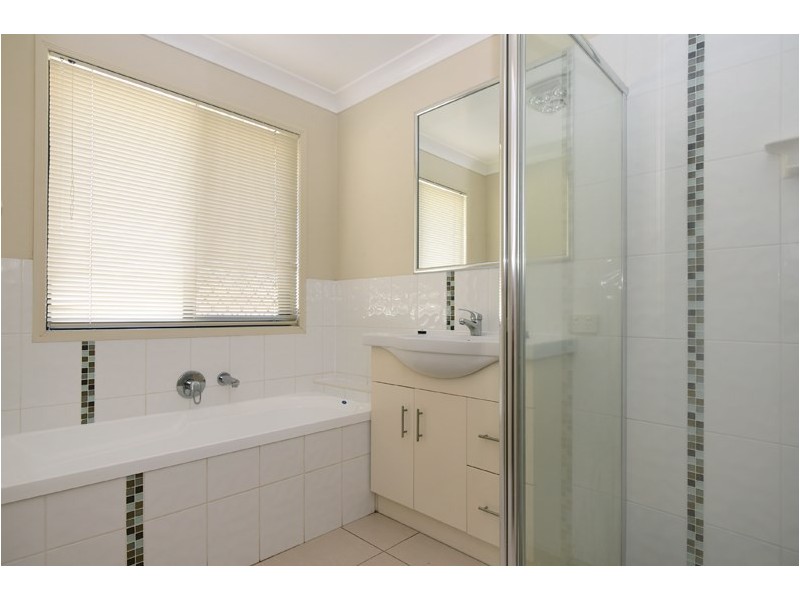 4 Barambah Street, Glenvale QLD 4350