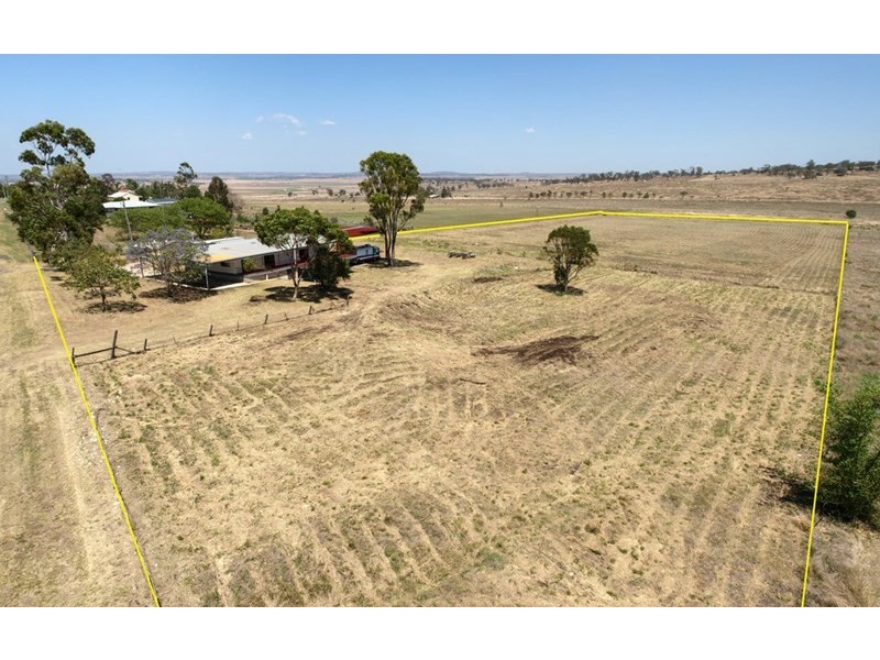 5 Jannuschs Road, Gowrie Mountain QLD 4350