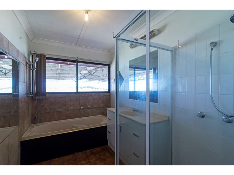 5 Jannuschs Road, Gowrie Mountain QLD 4350