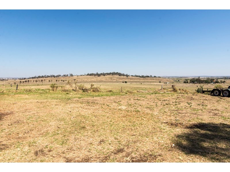 5 Jannuschs Road, Gowrie Mountain QLD 4350