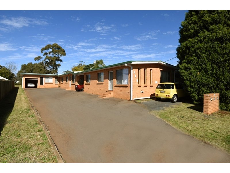 1-3/128 Long Street, Centenary Heights QLD 4350