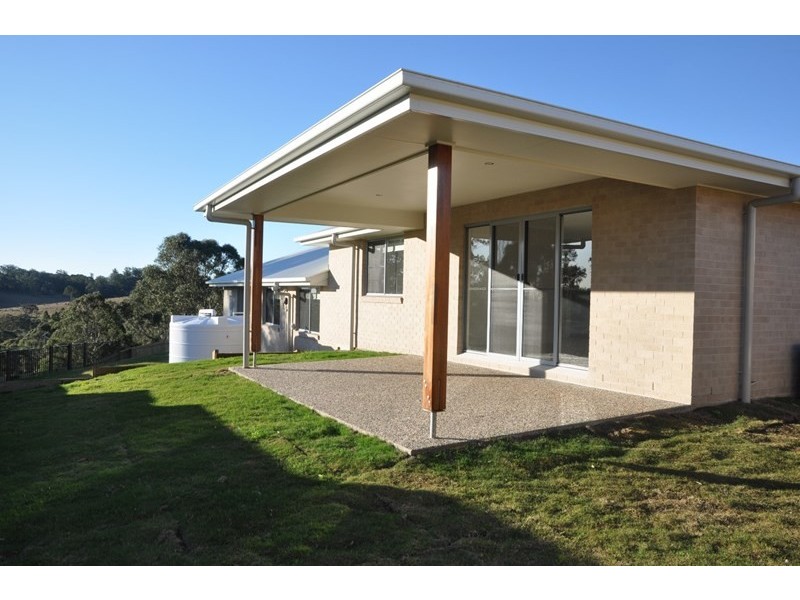 33 Westview Drive, Mount Kynoch QLD 4350