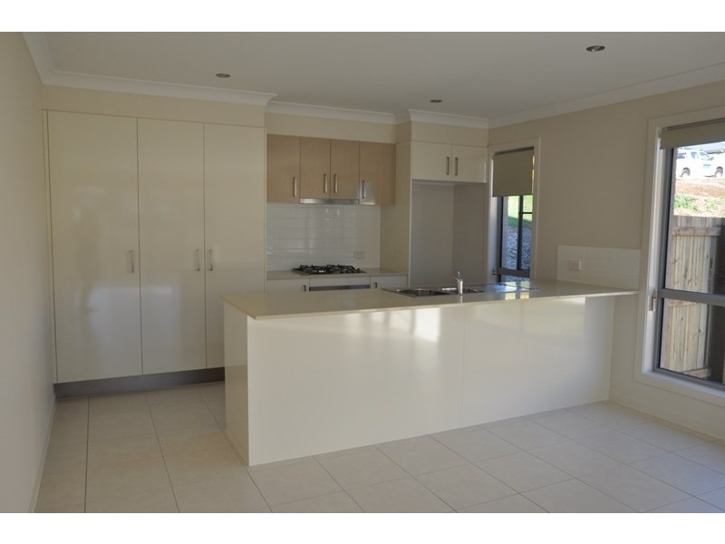 33 Westview Drive, Mount Kynoch QLD 4350