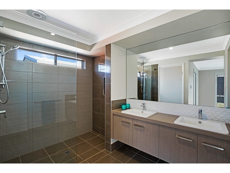 61 Sportsman Drive, Kleinton QLD 4352