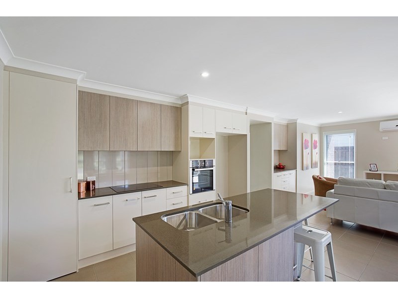 1/231a Mackenzie Street, Centenary Heights QLD 4350