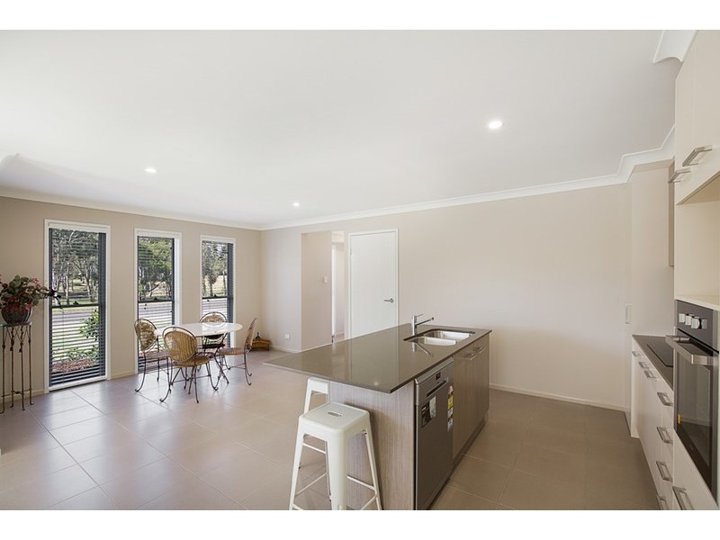 1/231a Mackenzie Street, Centenary Heights QLD 4350