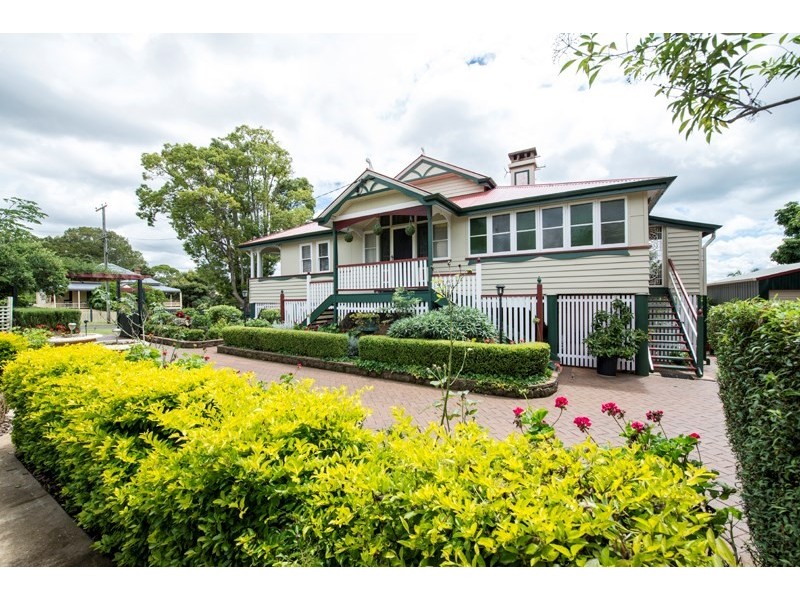 10 Gladstone Street, Newtown QLD 4350