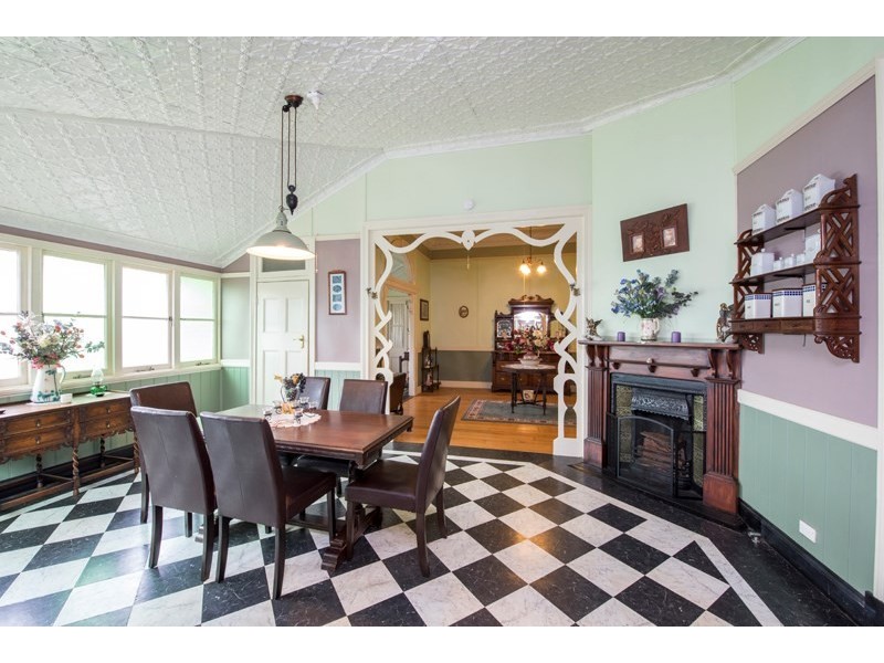 10 Gladstone Street, Newtown QLD 4350