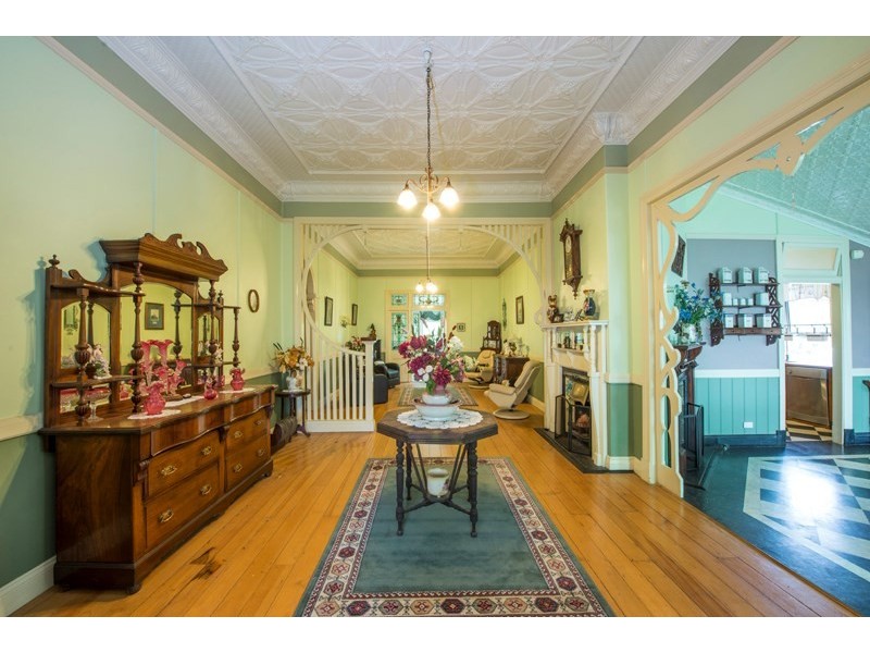 10 Gladstone Street, Newtown QLD 4350