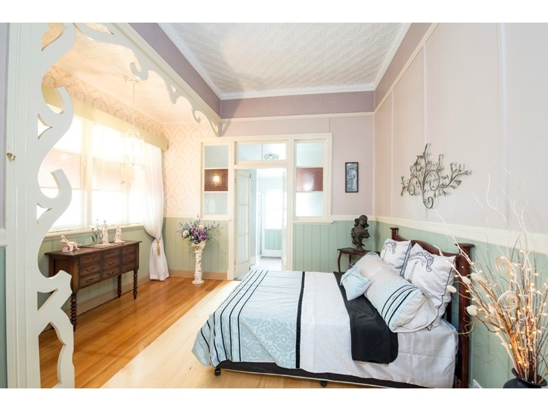 10 Gladstone Street, Newtown QLD 4350