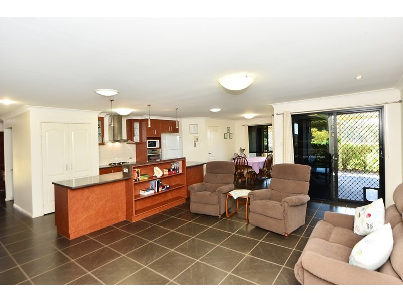 4 Holly Avenue, Highfields QLD 4352