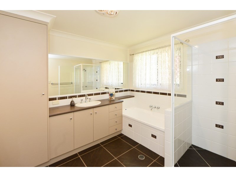 4 Holly Avenue, Highfields QLD 4352