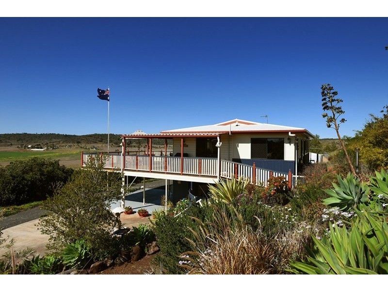 11 Lynda Court, Glencoe QLD 4352