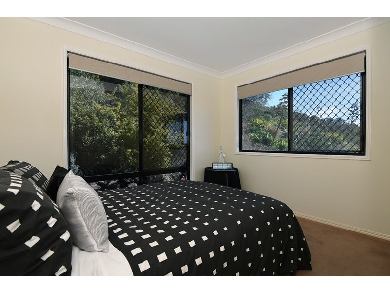 11 Lynda Court, Glencoe QLD 4352