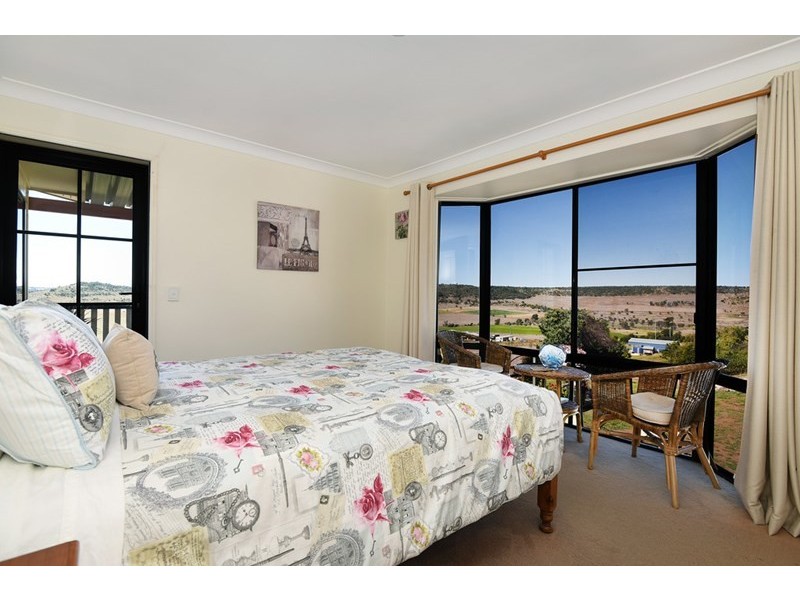 11 Lynda Court, Glencoe QLD 4352