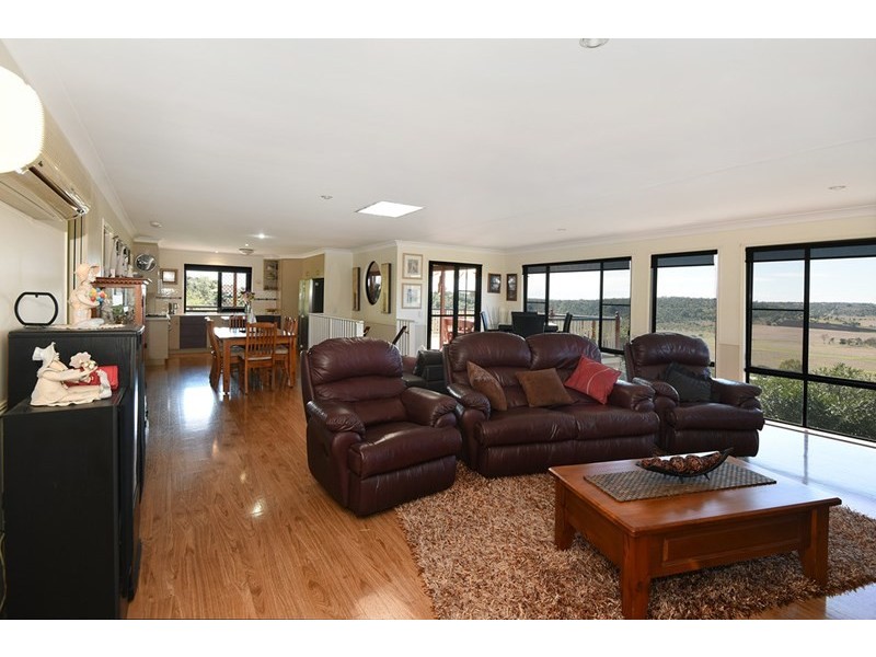 11 Lynda Court, Glencoe QLD 4352