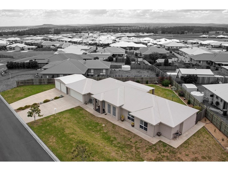 2 Wren Street, Highfields QLD 4352