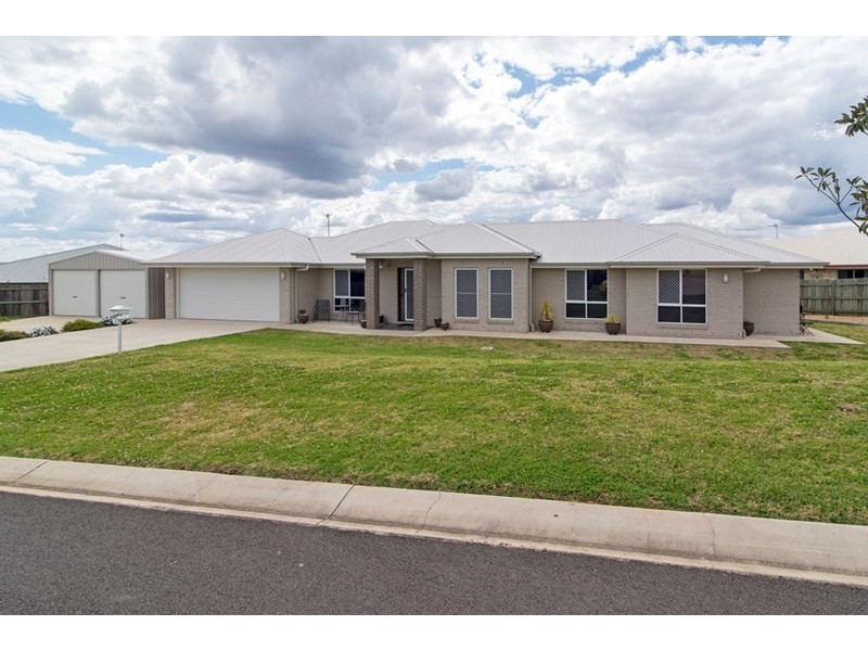 2 Wren Street, Highfields QLD 4352