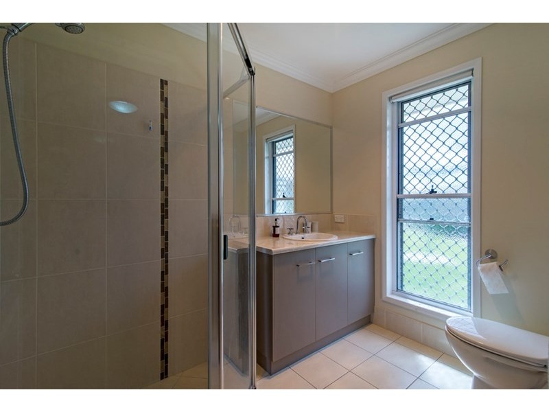 2 Wren Street, Highfields QLD 4352