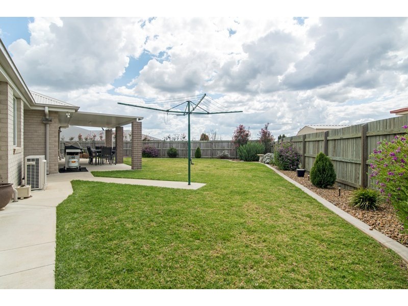 2 Wren Street, Highfields QLD 4352