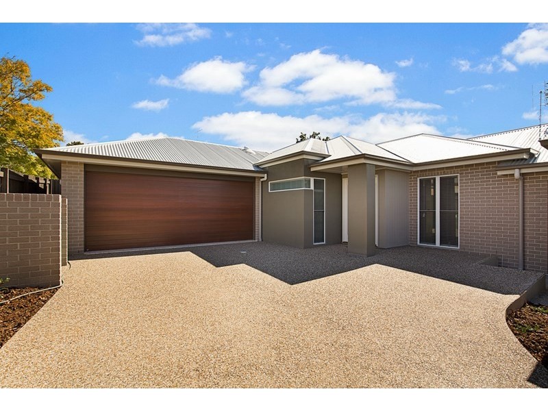 3/231a Mackenzie Street, Centenary Heights QLD 4350