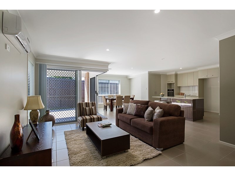 3/231a Mackenzie Street, Centenary Heights QLD 4350