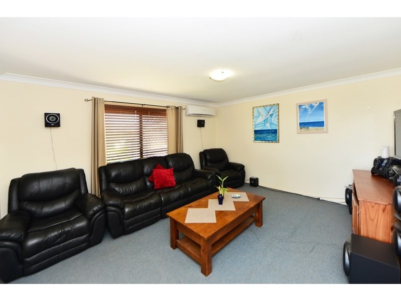 8 Prime Minister Drive, Middle Ridge QLD 4350