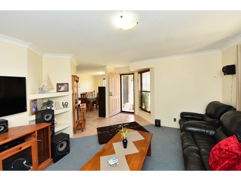 8 Prime Minister Drive, Middle Ridge QLD 4350