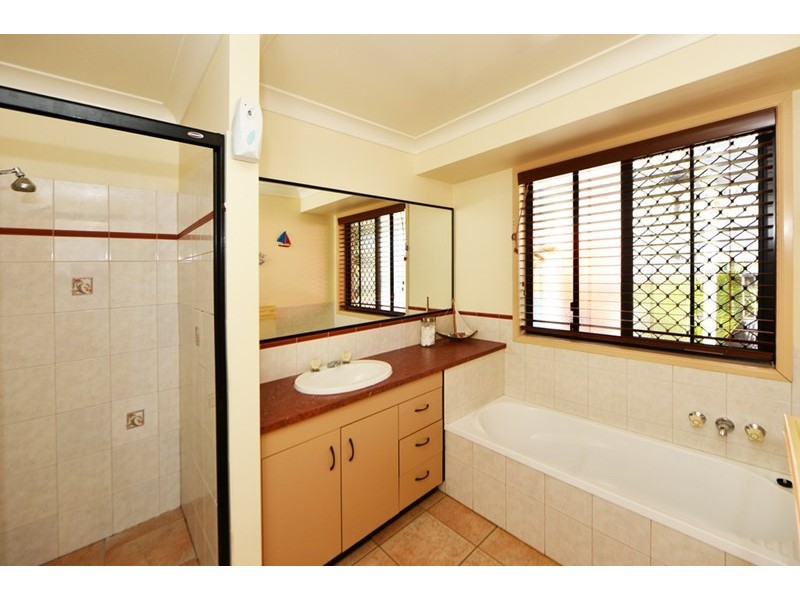 8 Prime Minister Drive, Middle Ridge QLD 4350