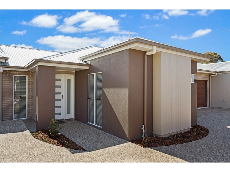 2/231a Mackenzie Street, Centenary Heights QLD 4350