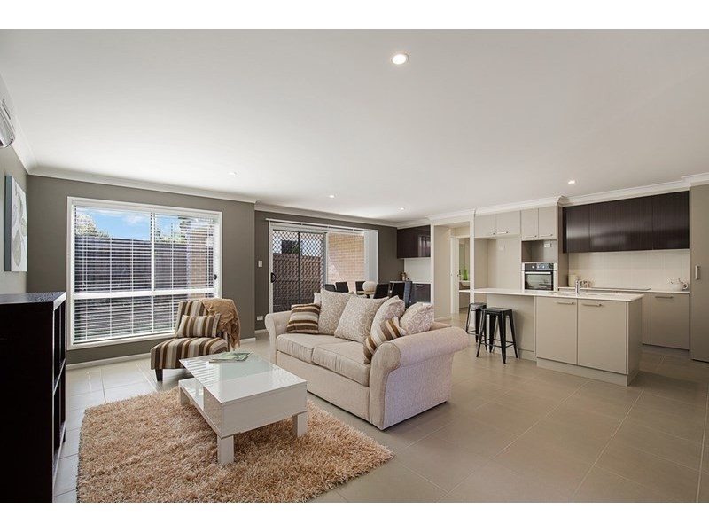 2/231a Mackenzie Street, Centenary Heights QLD 4350