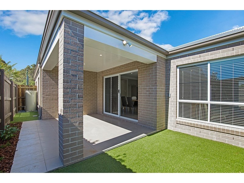 2/231a Mackenzie Street, Centenary Heights QLD 4350