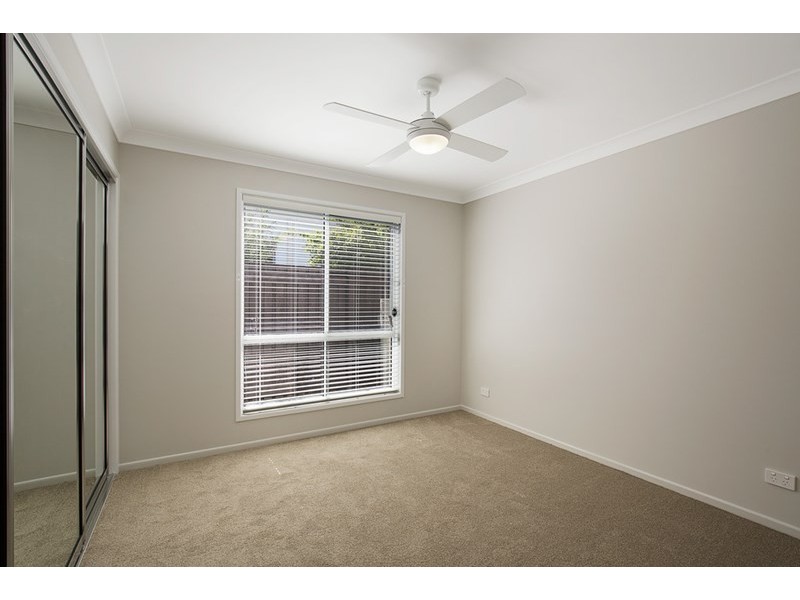 2/231a Mackenzie Street, Centenary Heights QLD 4350
