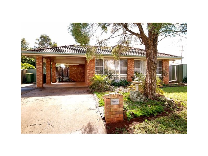 19 Lotus Crescent, Centenary Heights QLD 4350