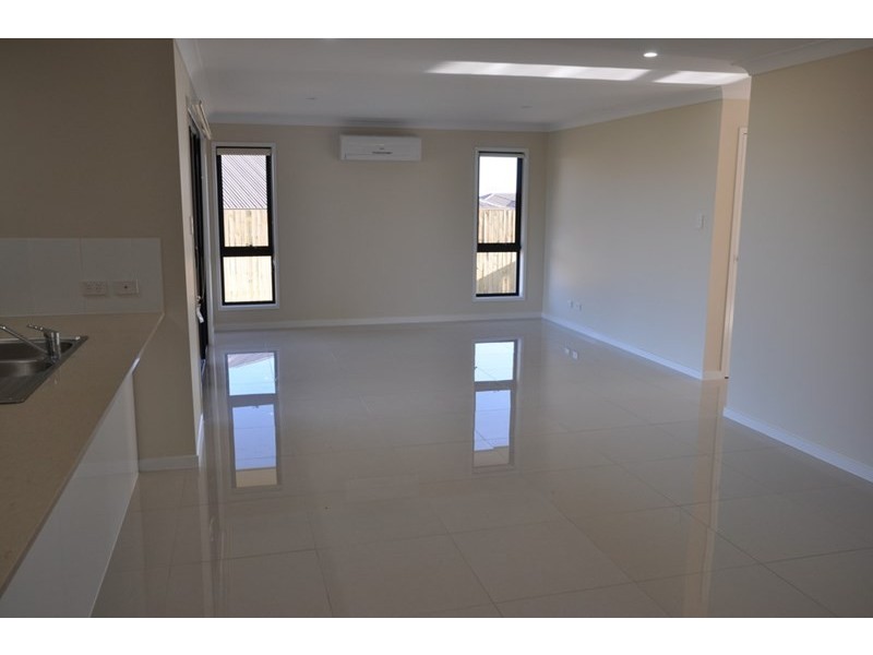 6 Kensei Street, Wyreema QLD 4352