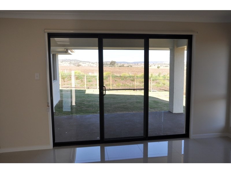 6 Kensei Street, Wyreema QLD 4352