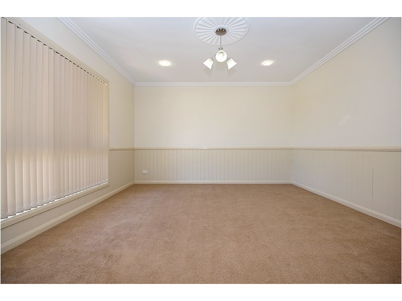 8 Graves Drive, Kearneys Spring QLD 4350