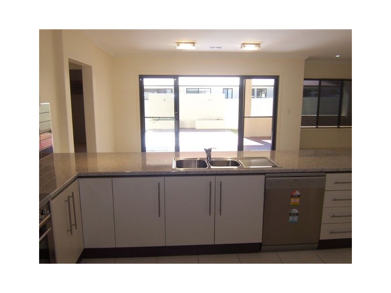 25 Fadden Crescent, Middle Ridge QLD 4350