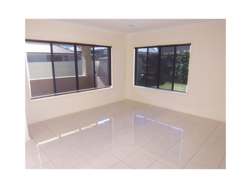 25 Fadden Crescent, Middle Ridge QLD 4350