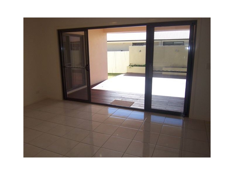 25 Fadden Crescent, Middle Ridge QLD 4350